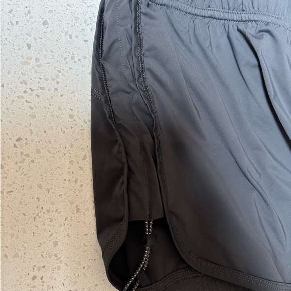 Lululemon sz 8 tie on the side shorts - Picture 3 of 7